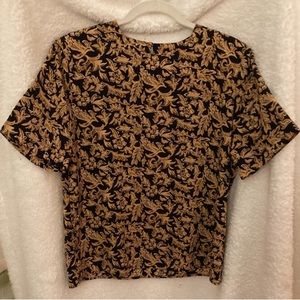 Liz Baker Essentials Short Sleeve Black & Gold Floral Top Size Medium Petite